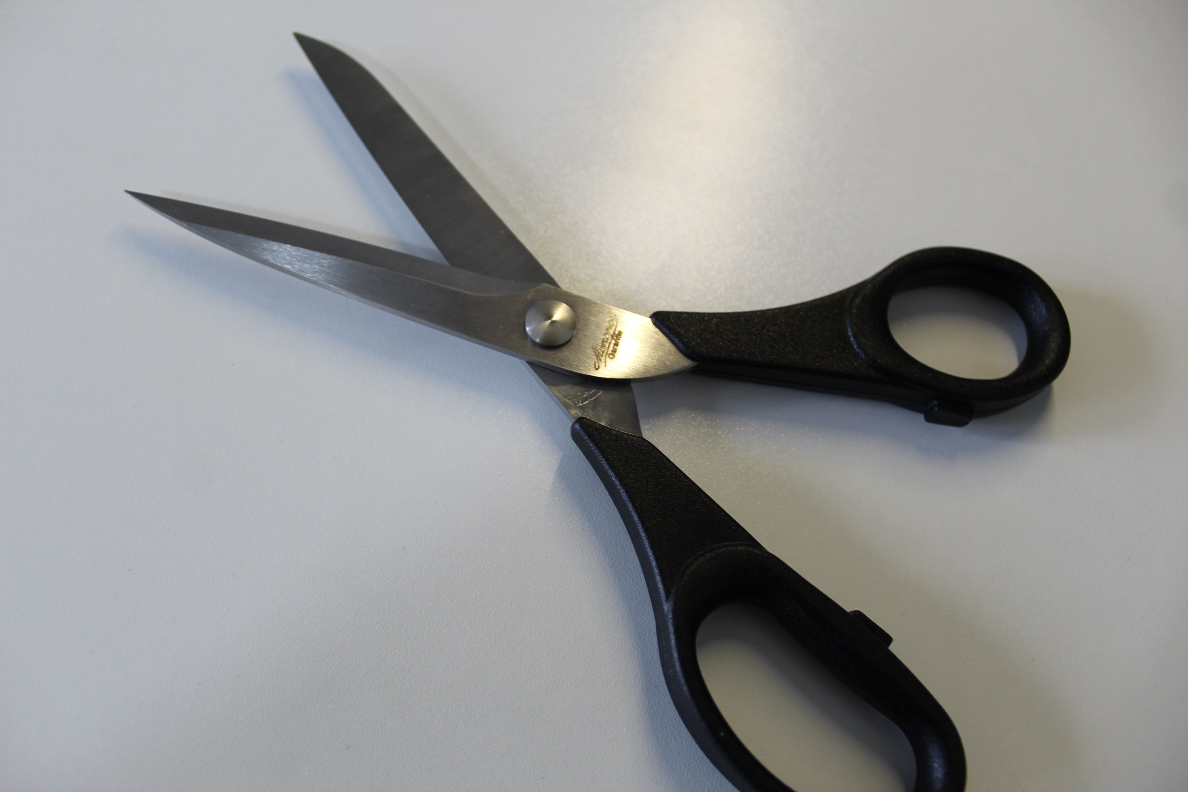 Stoffschere 7 Zoll mit Kunststoffgriff von Monopol