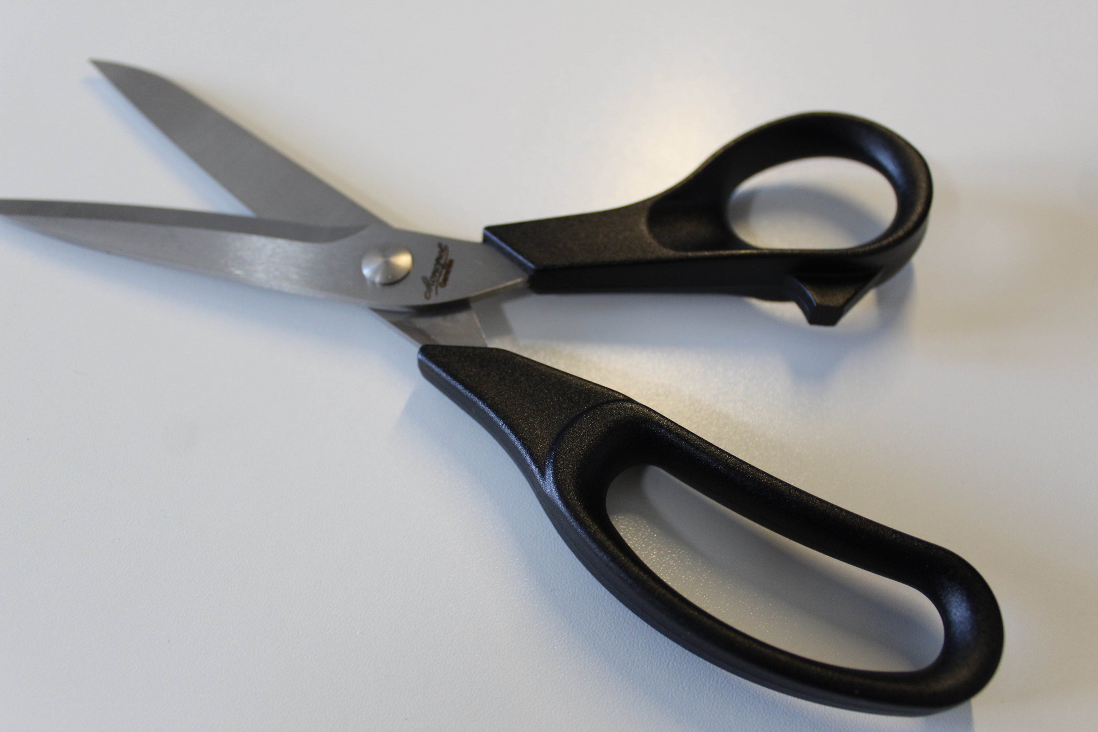 Monopol Stoffschere 8 Zoll Kunststoffgriff rostfrei Schneiderschere