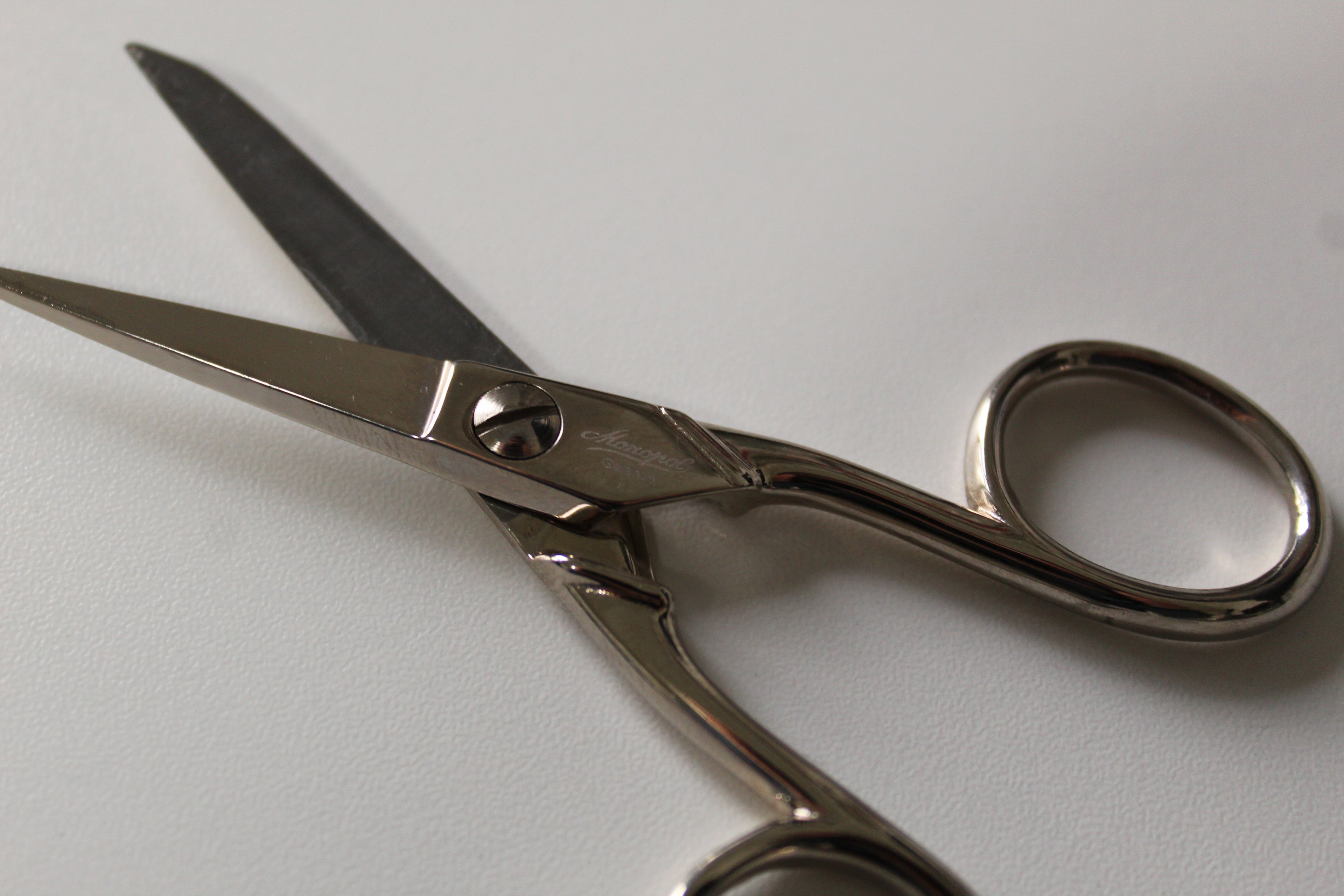 Monopol Haushaltsschere 4 Zoll Universalschere Handarbeitsschere