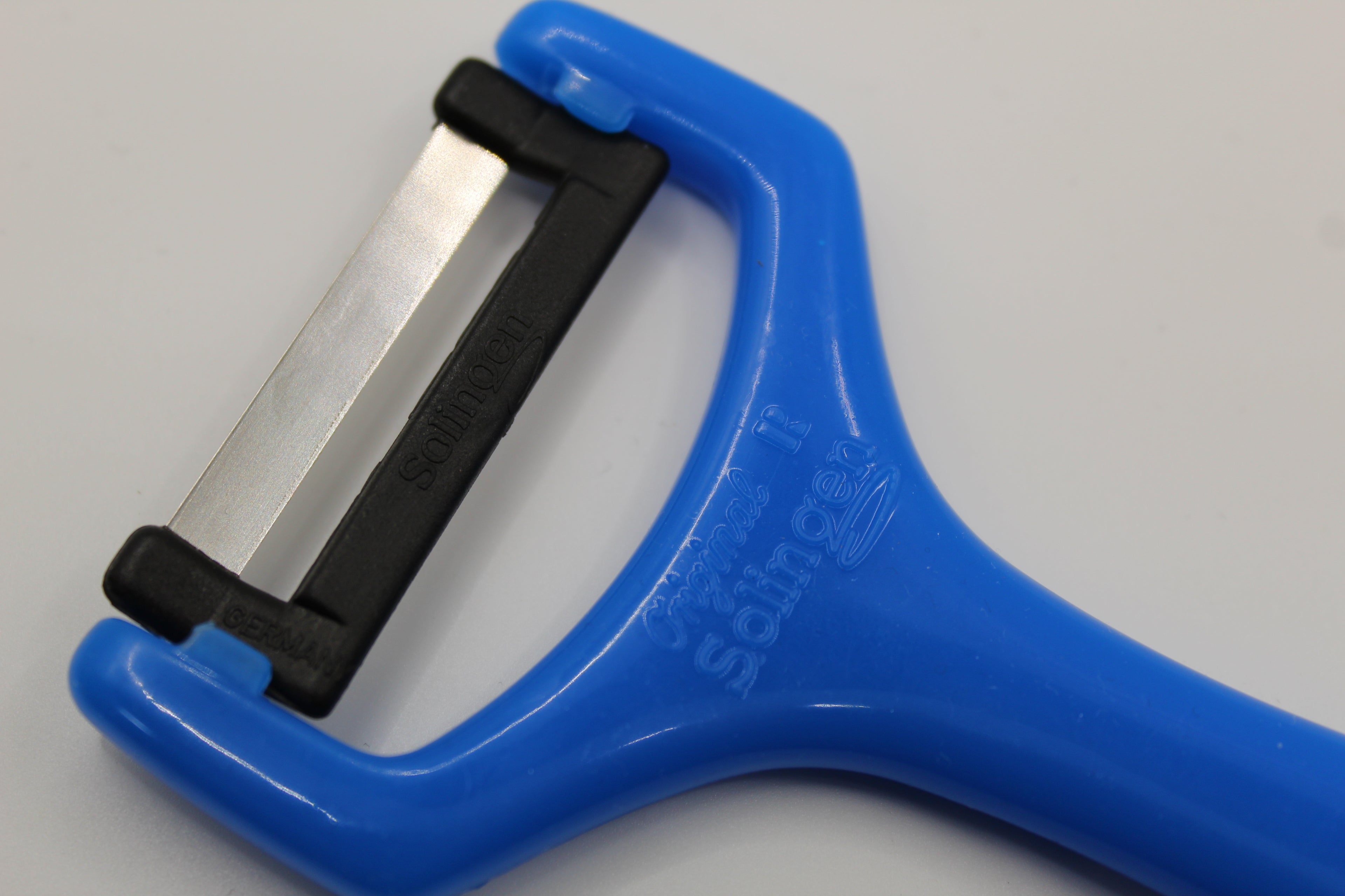 Sparschäler mit Kunststoffgriff